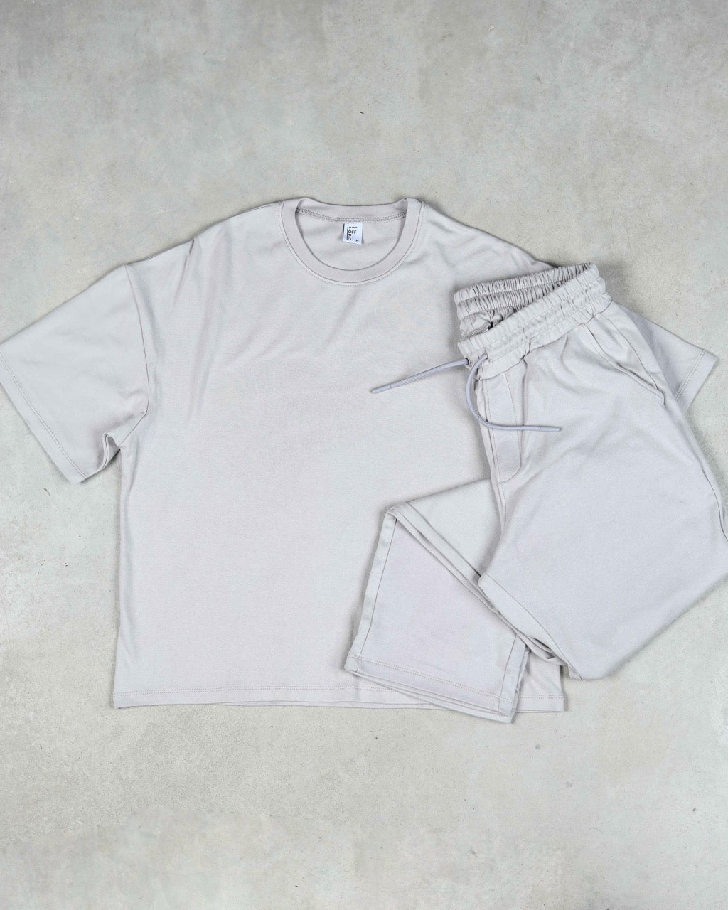 Ensemble Oversize – T-shirt & Pantalon
