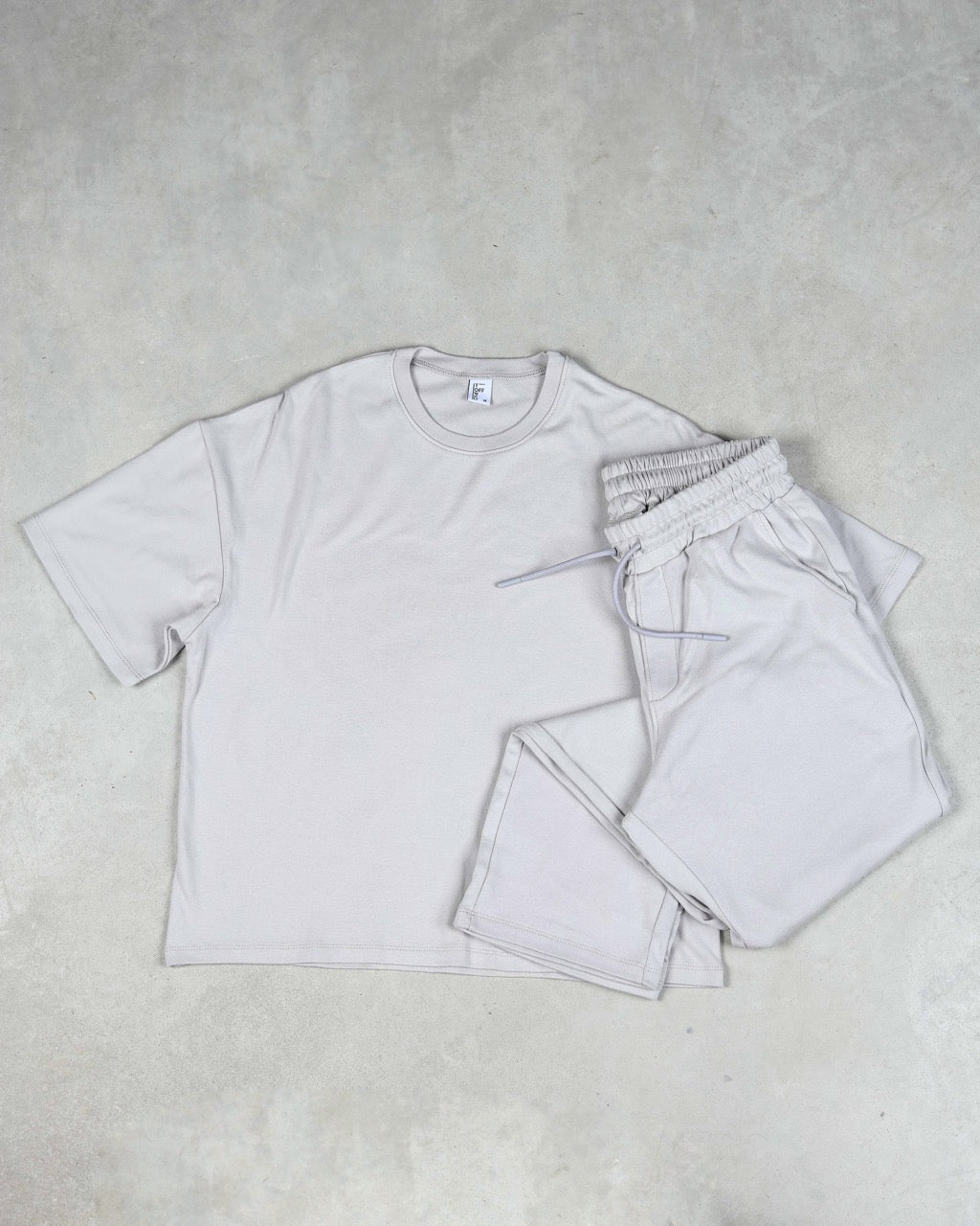 Ensemble Oversize – T-shirt & Pantalon