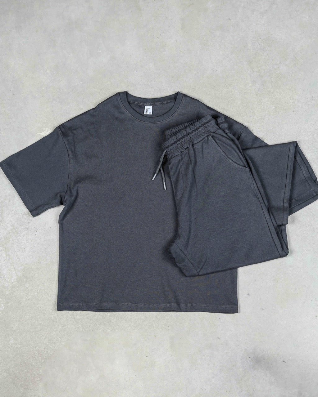 Ensemble Oversize – T-shirt & Pantalon