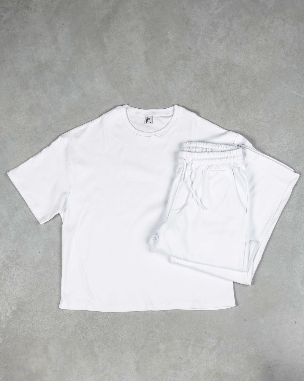Ensemble Oversize – T-shirt & Pantalon